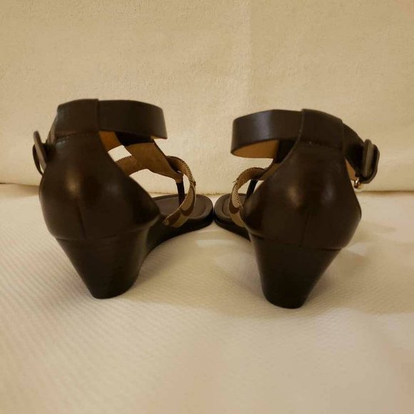 Coach Womens Velvet T-Strap Sandals Brown Beige Signature Thong Mid Heel 6 B New - Picture 2 of 15